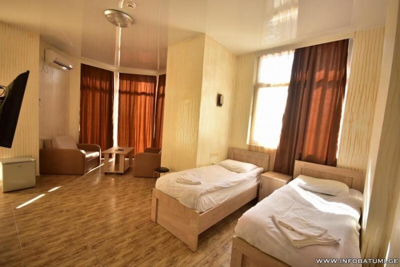 Hotel Batumi Inn Esterno foto