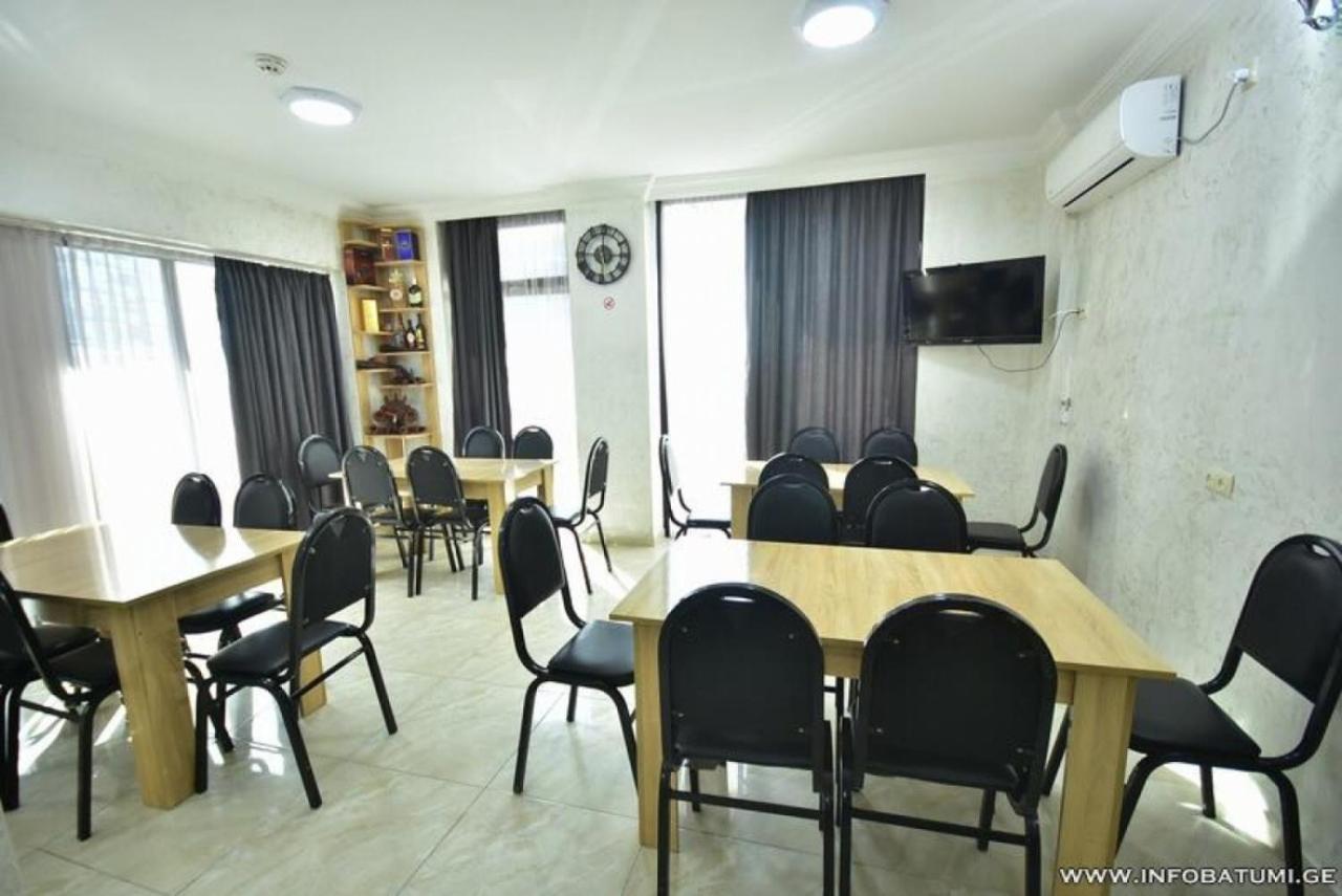 Hotel Batumi Inn Esterno foto