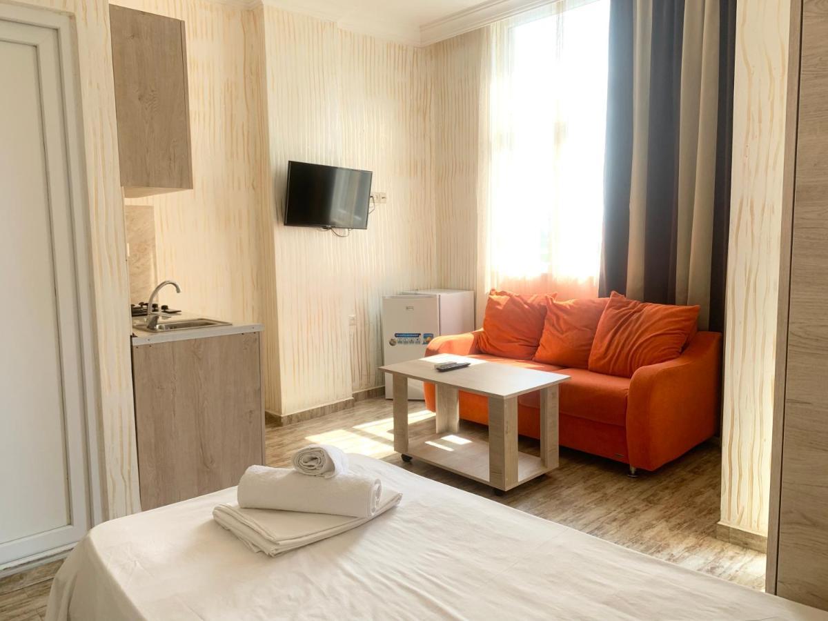 Hotel Batumi Inn Esterno foto
