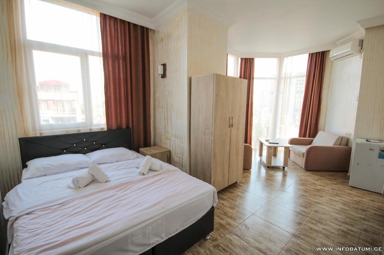 Hotel Batumi Inn Esterno foto