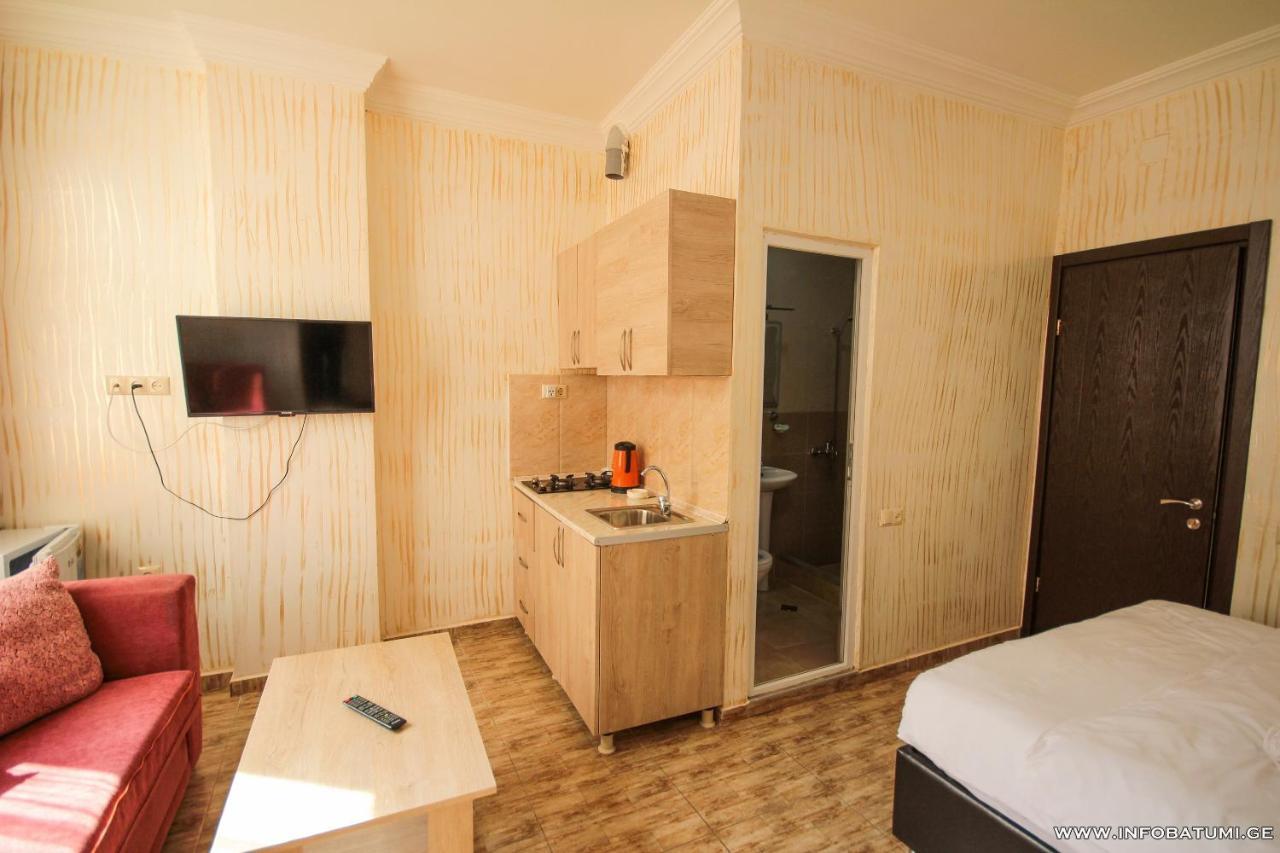 Hotel Batumi Inn Esterno foto