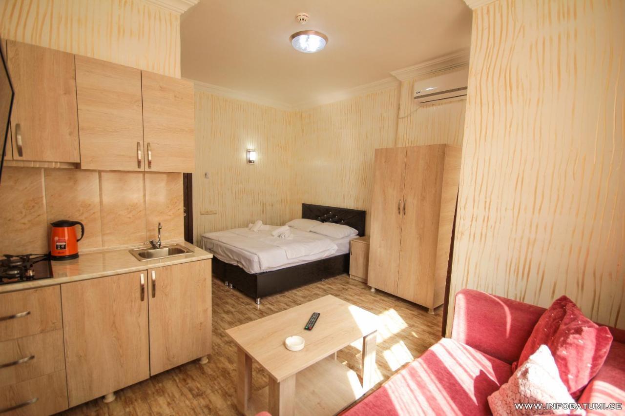 Hotel Batumi Inn Esterno foto