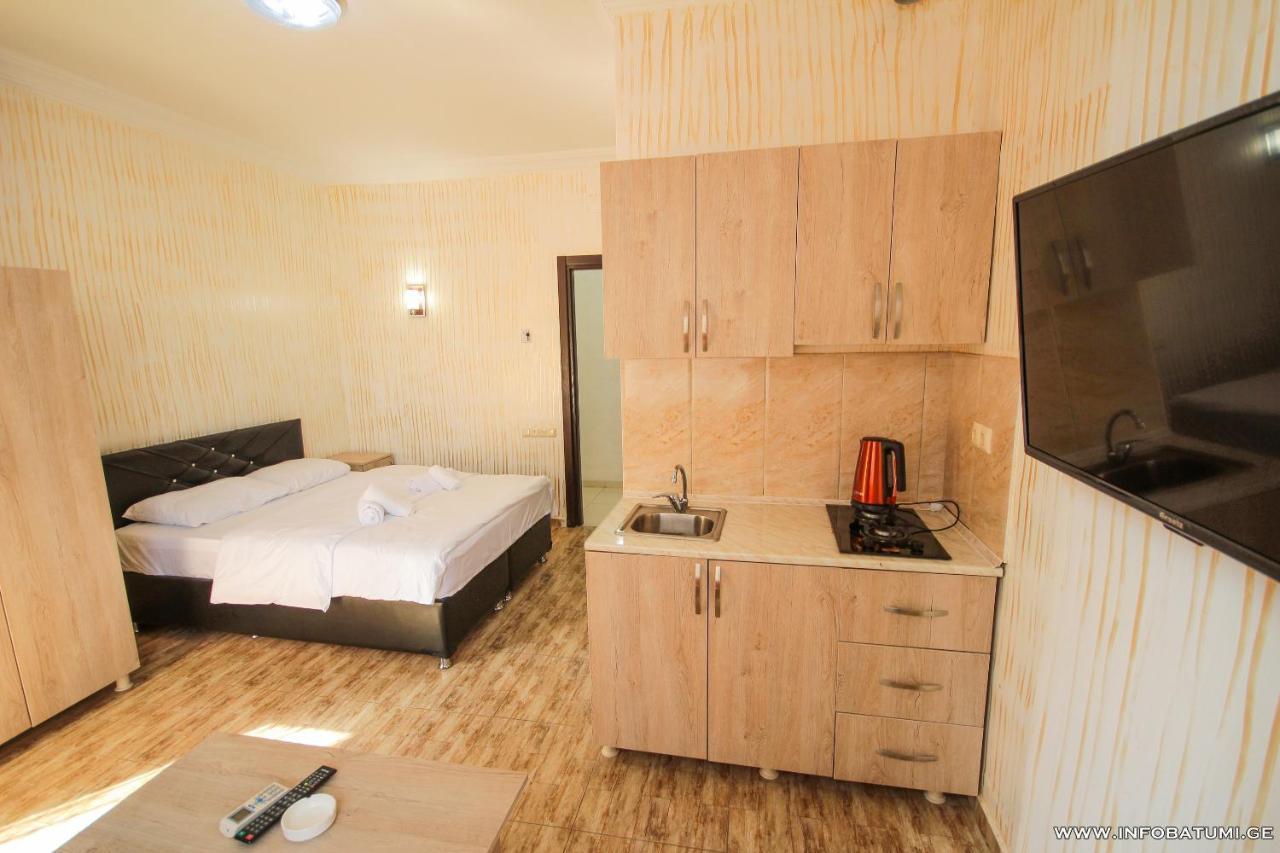 Hotel Batumi Inn Esterno foto