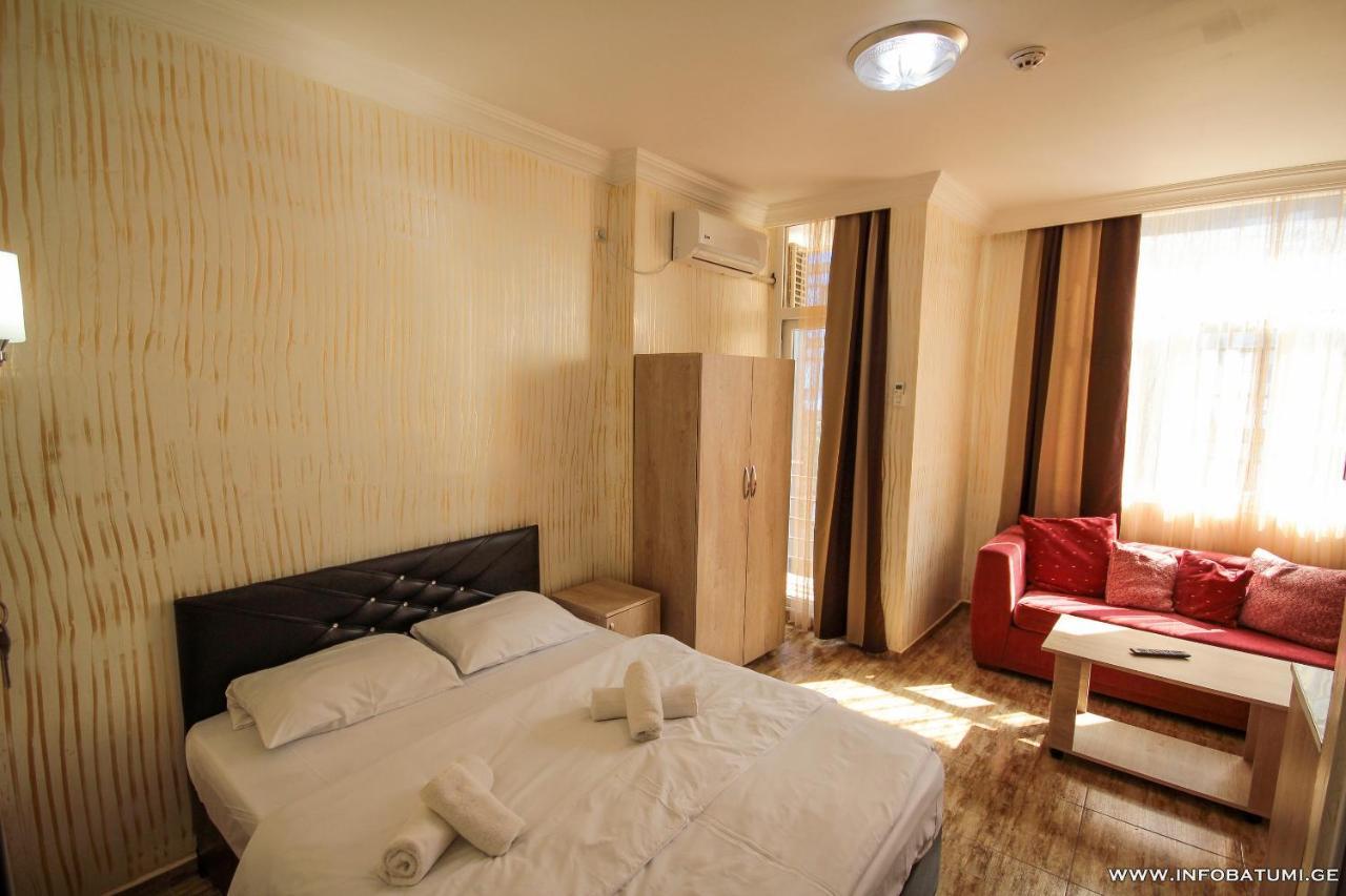 Hotel Batumi Inn Esterno foto